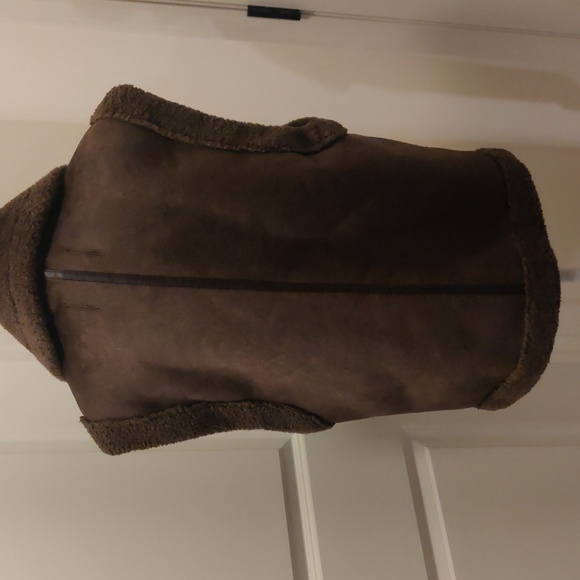 New! FRYE Faux Shearling Mocha brown Vest sz M - Picture 5 of 14